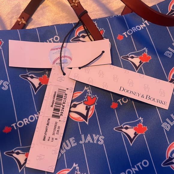 Donnie & Bourke still with tags but is used - Picture 5 of 5